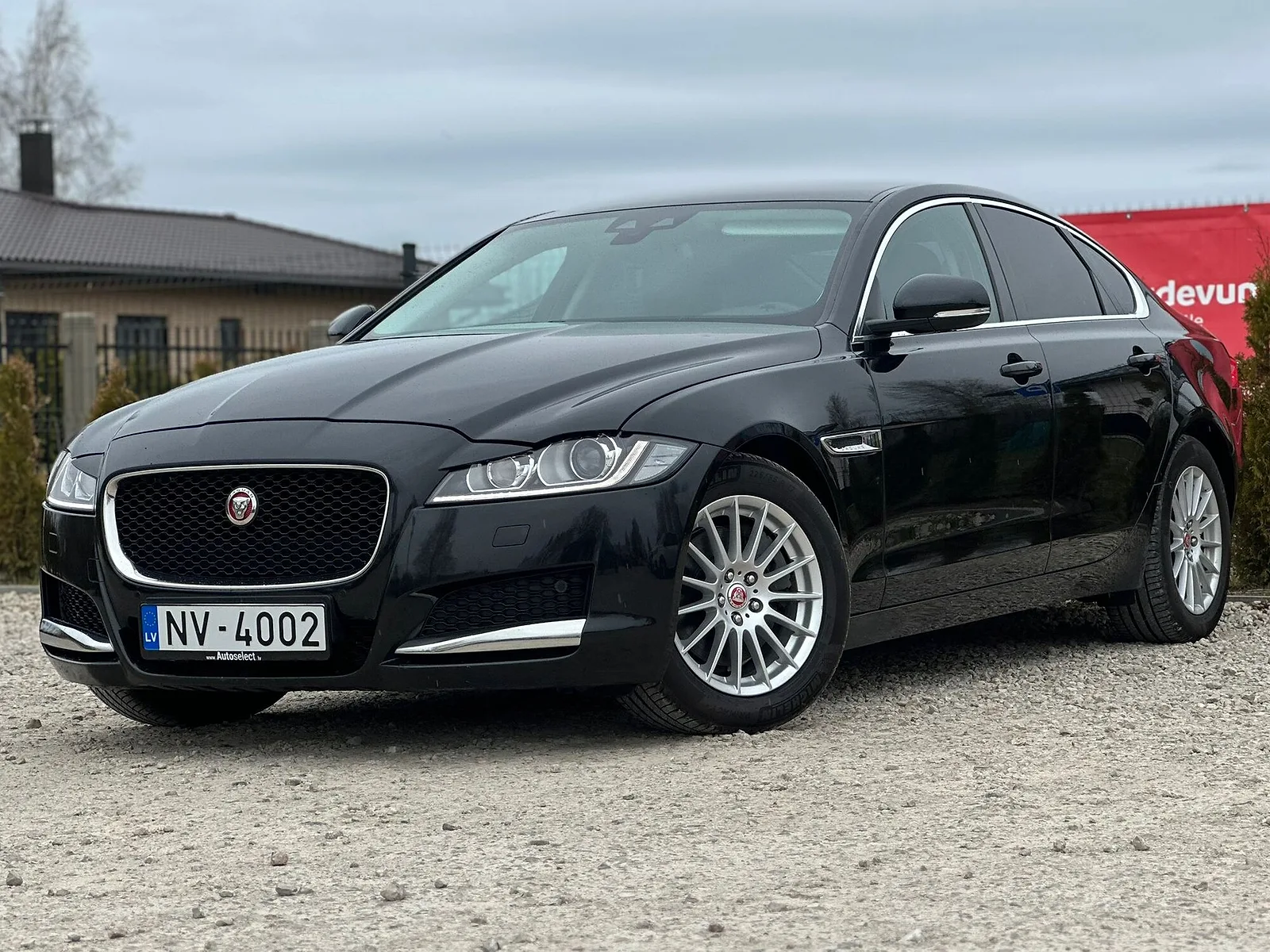 Jaguar XF, 2017. gads