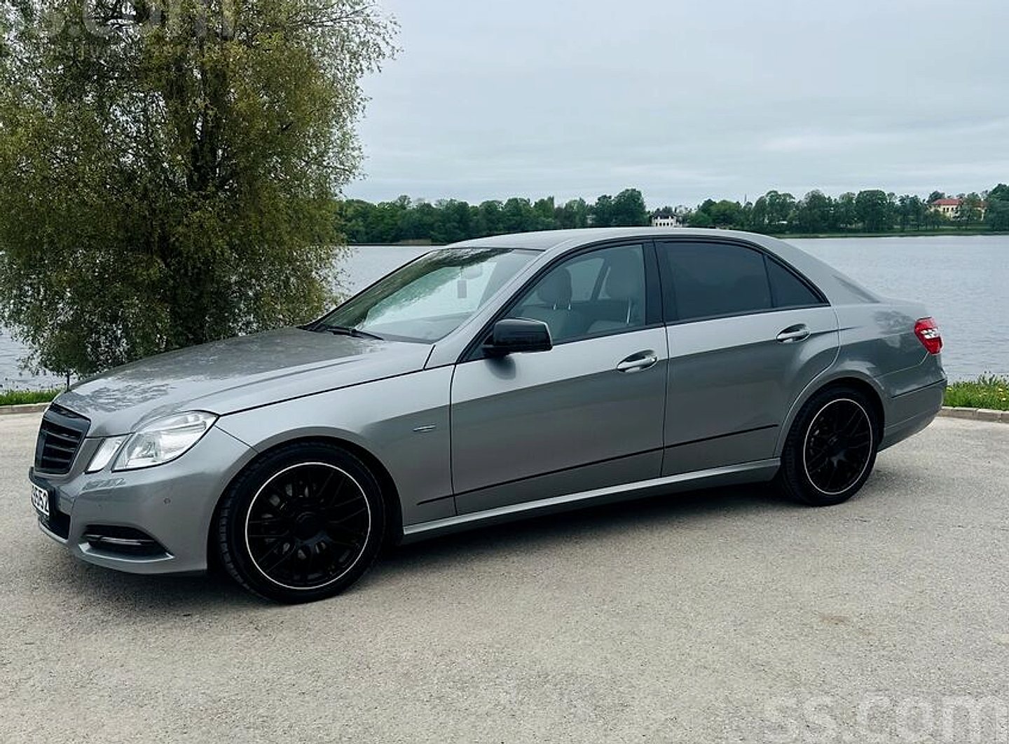Mercedes-Benz E350 — foto 2