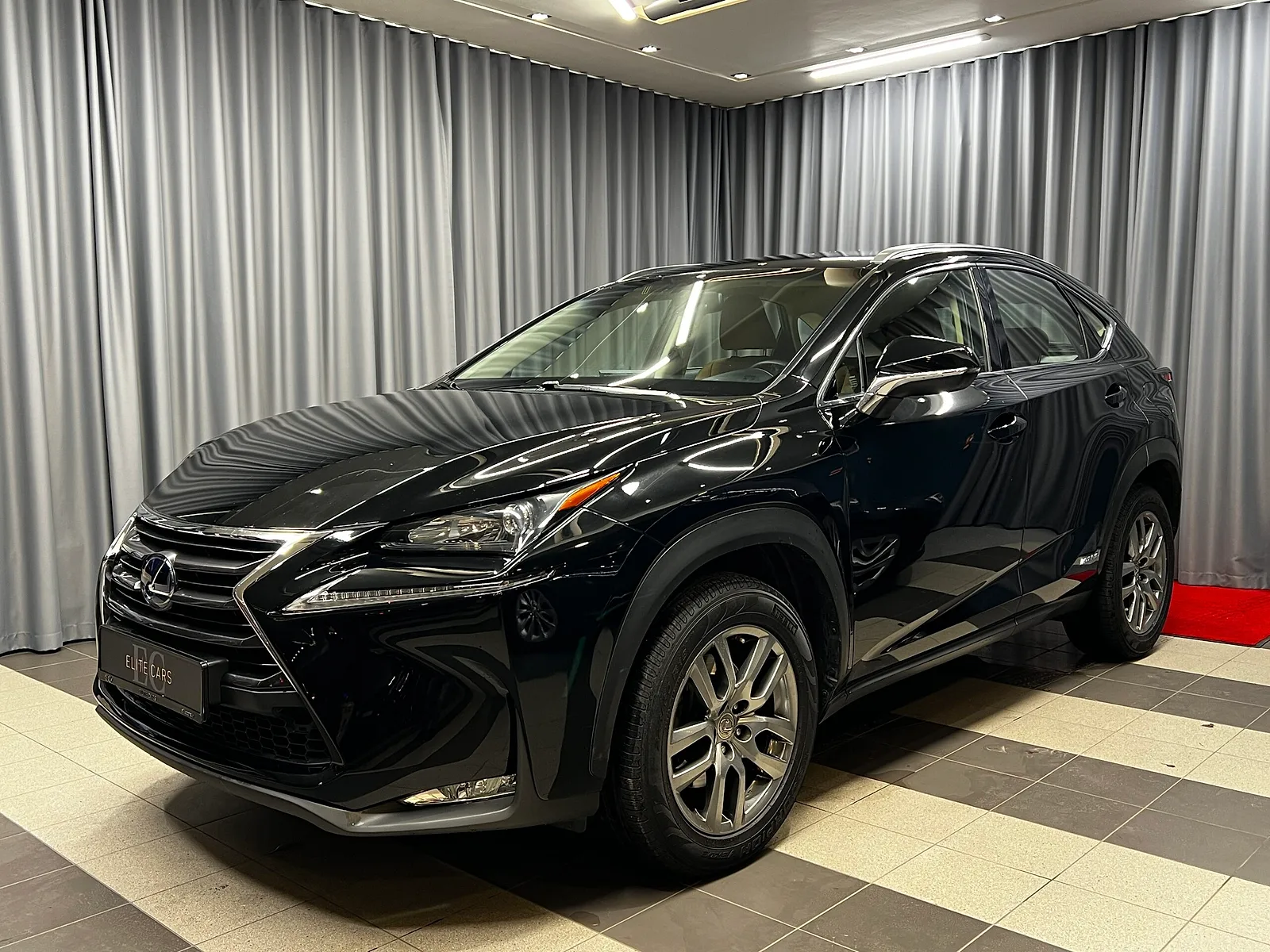 Lexus NX 300H, 2016. gads