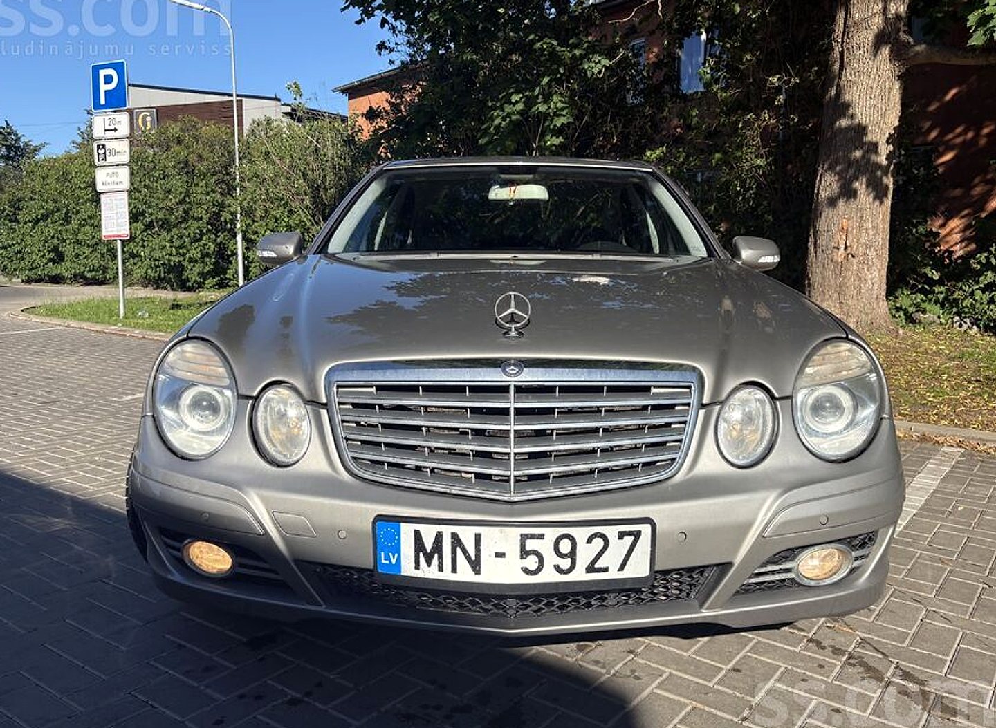 Mercedes-Benz E300 — foto 2