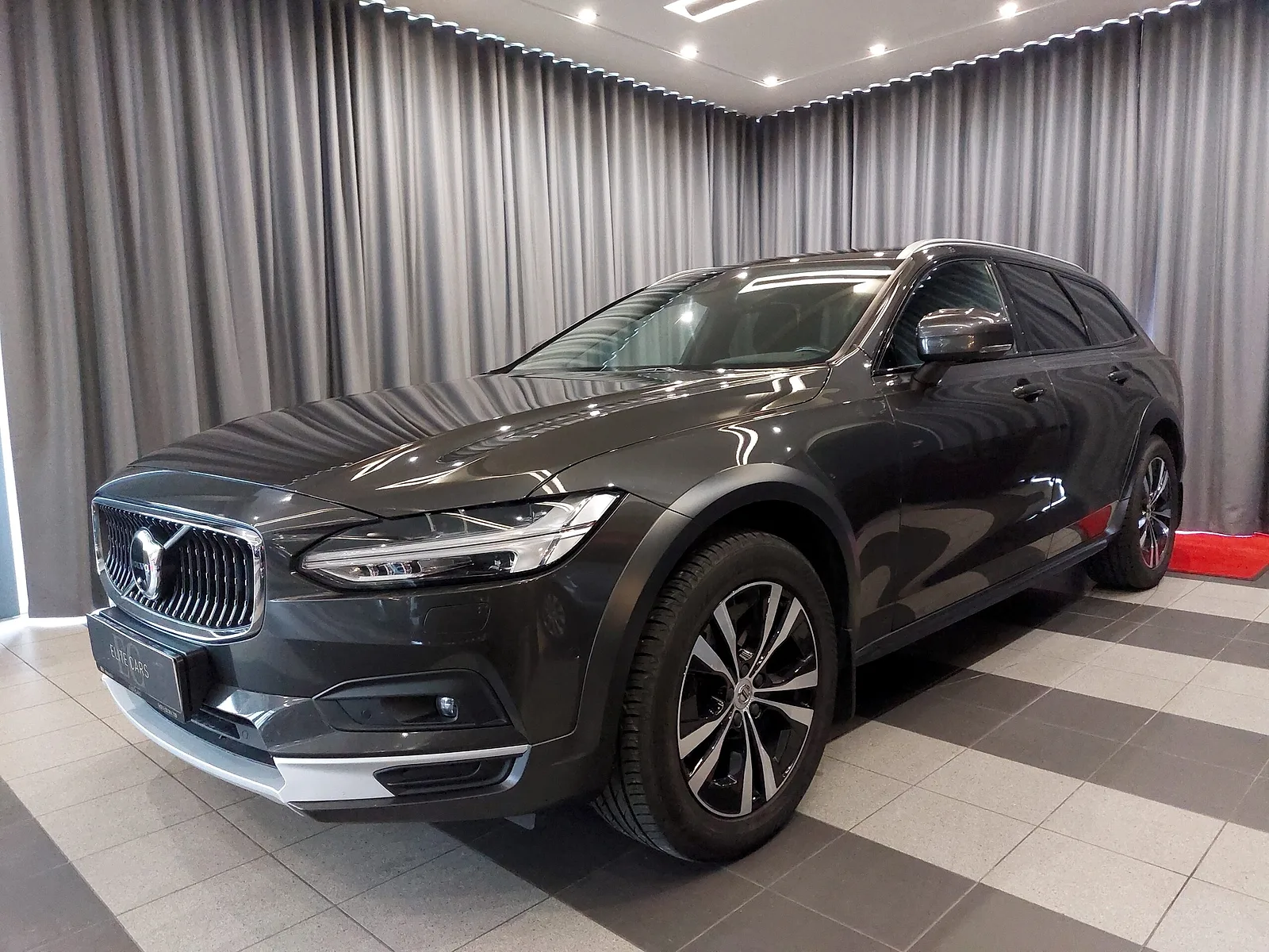 Volvo V90 Cross Country, 2020. gads
