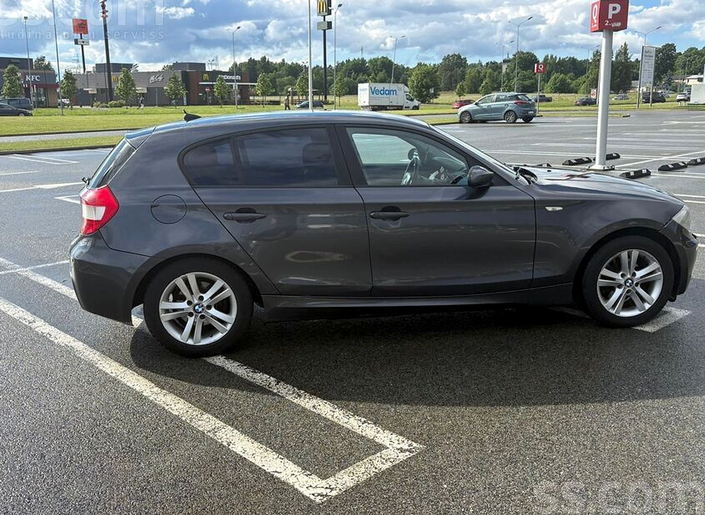 BMW 118 — foto 6