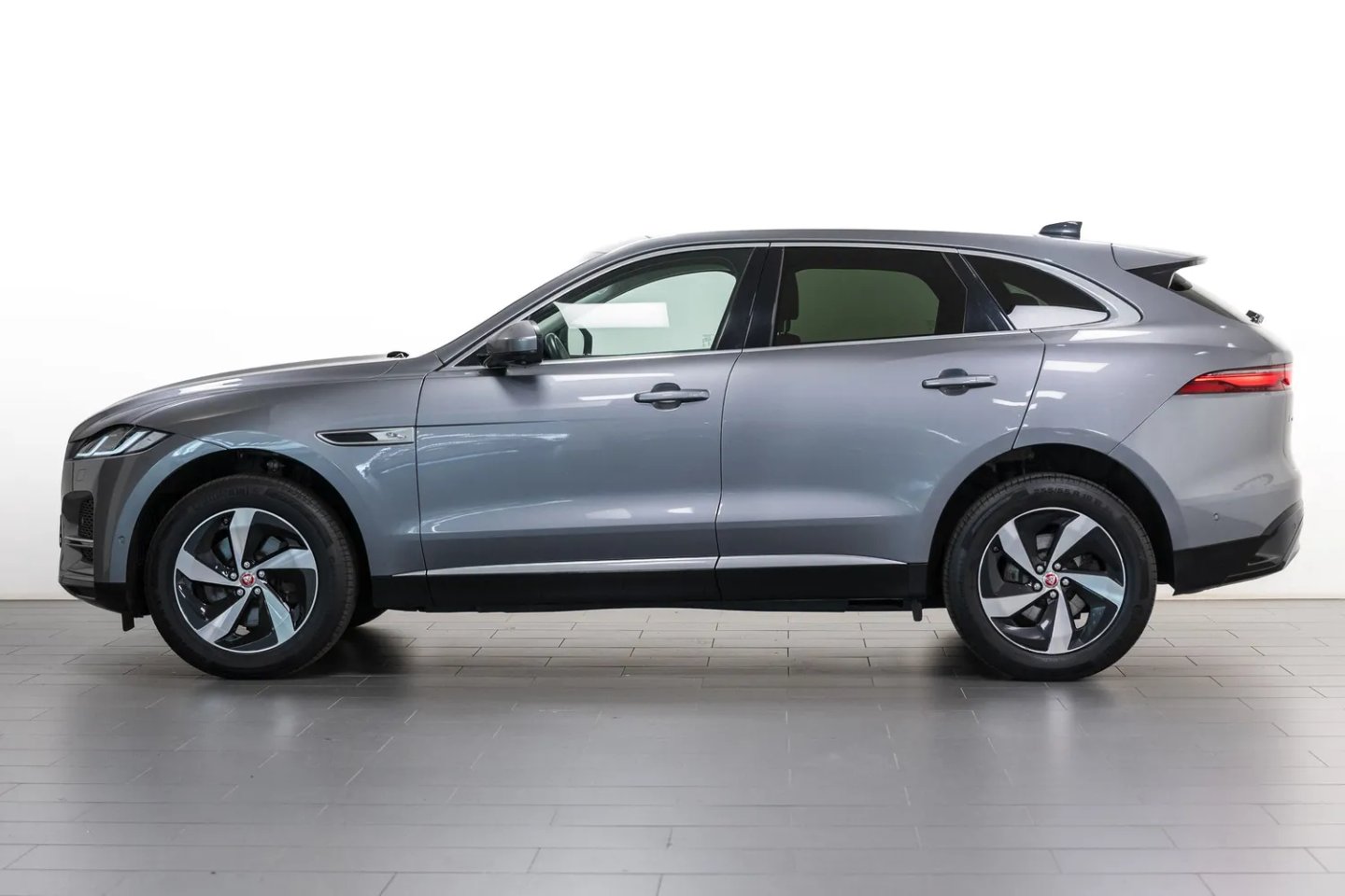 Jaguar F PACE — foto 2