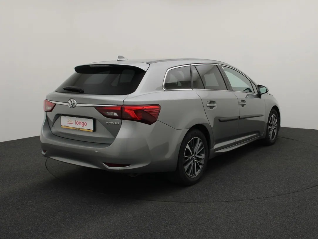 Toyota Avensis — foto 9