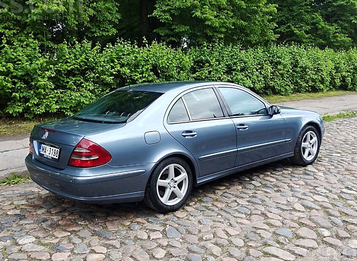 Mercedes-Benz E270 — foto 4