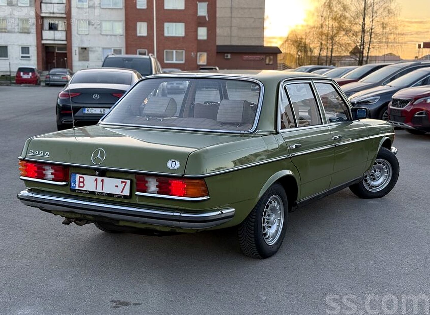 Mercedes-Benz E240 — foto 4