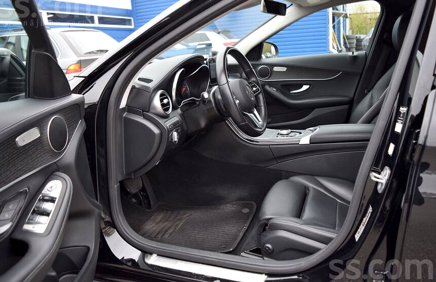 Mercedes-Benz C300 — foto 3