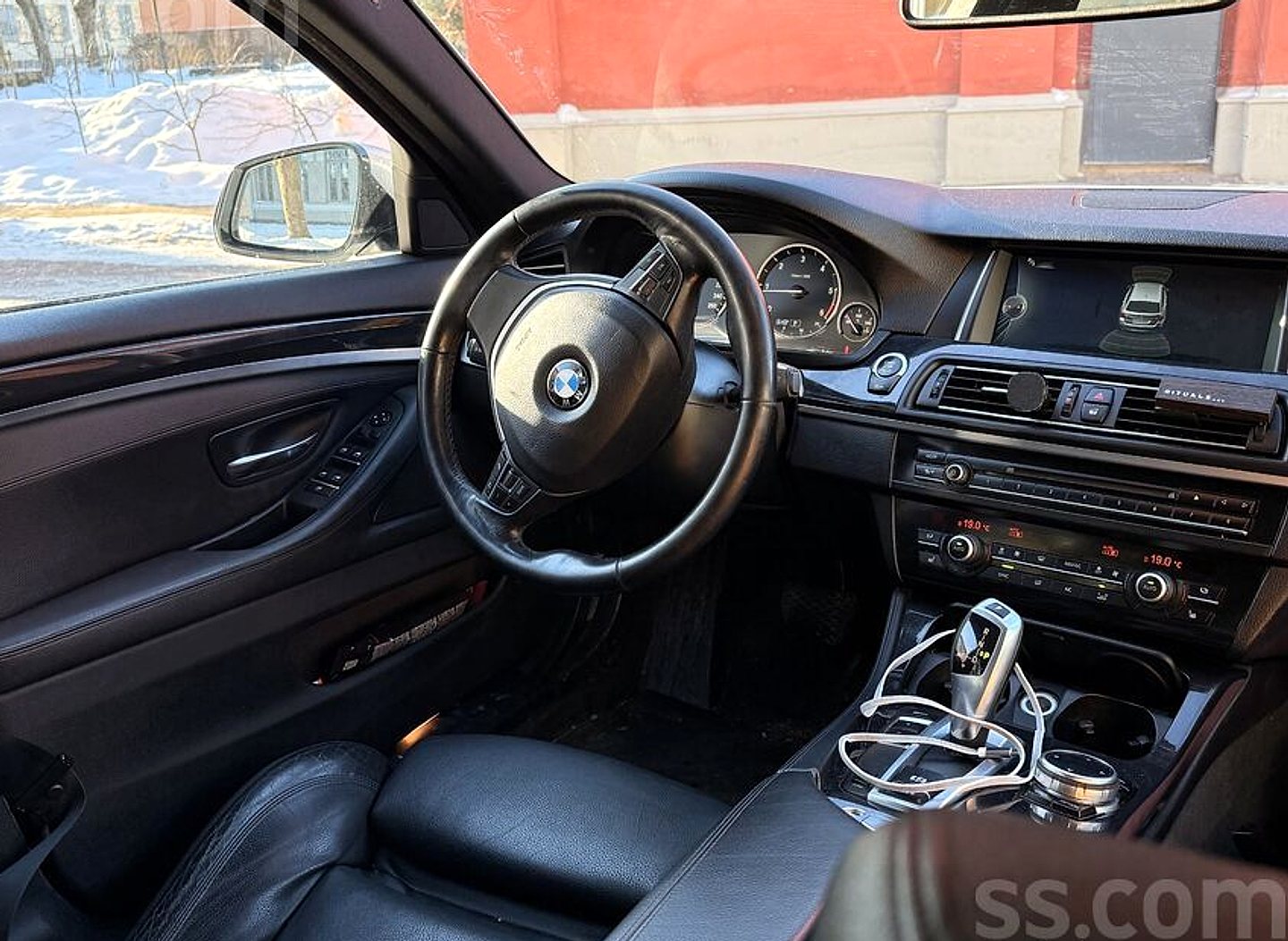 BMW 520 — foto 5