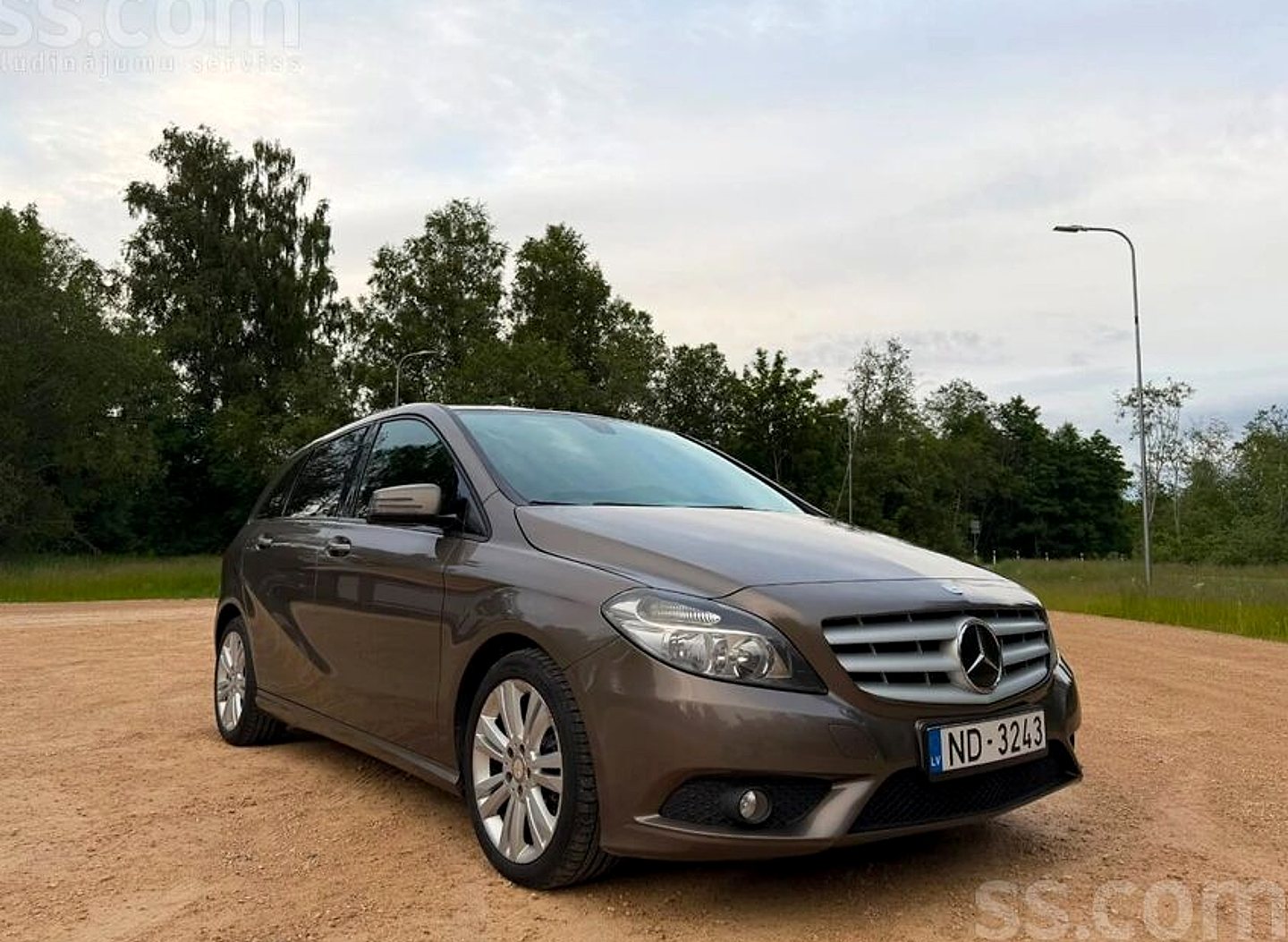 Mercedes-Benz B180, 2012. gads