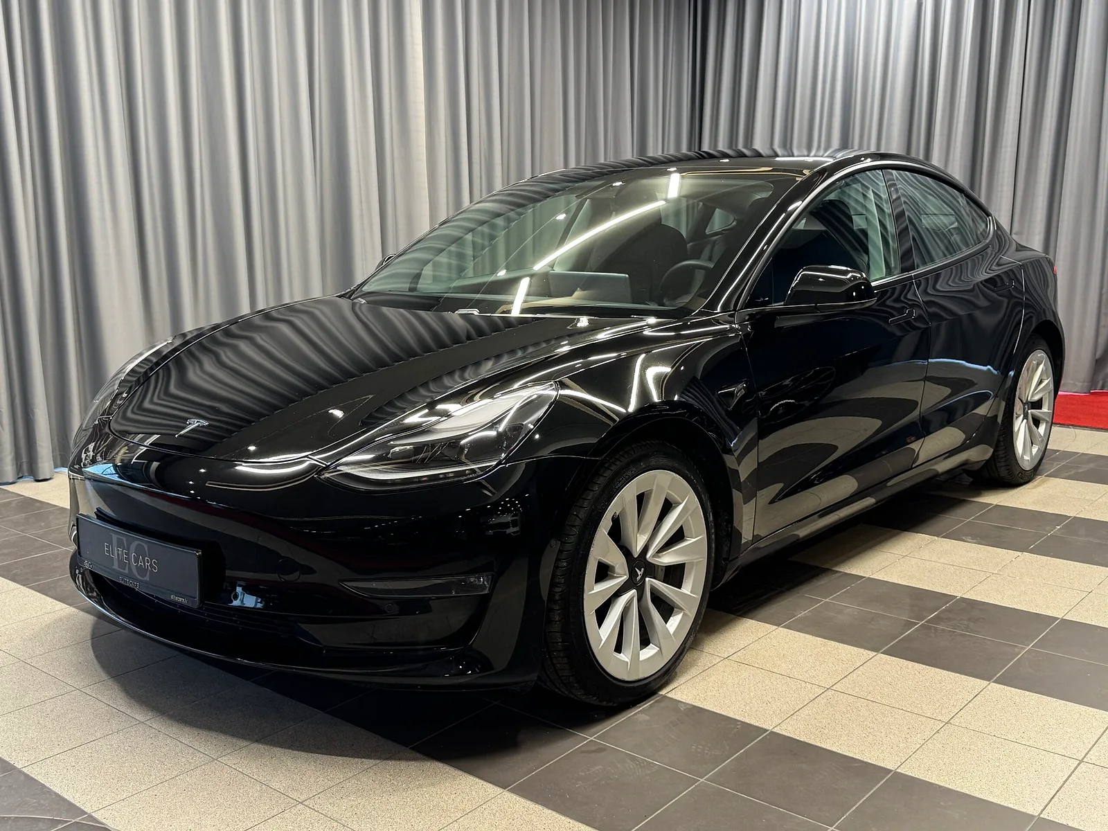 Tesla Model 3, 2020. gads