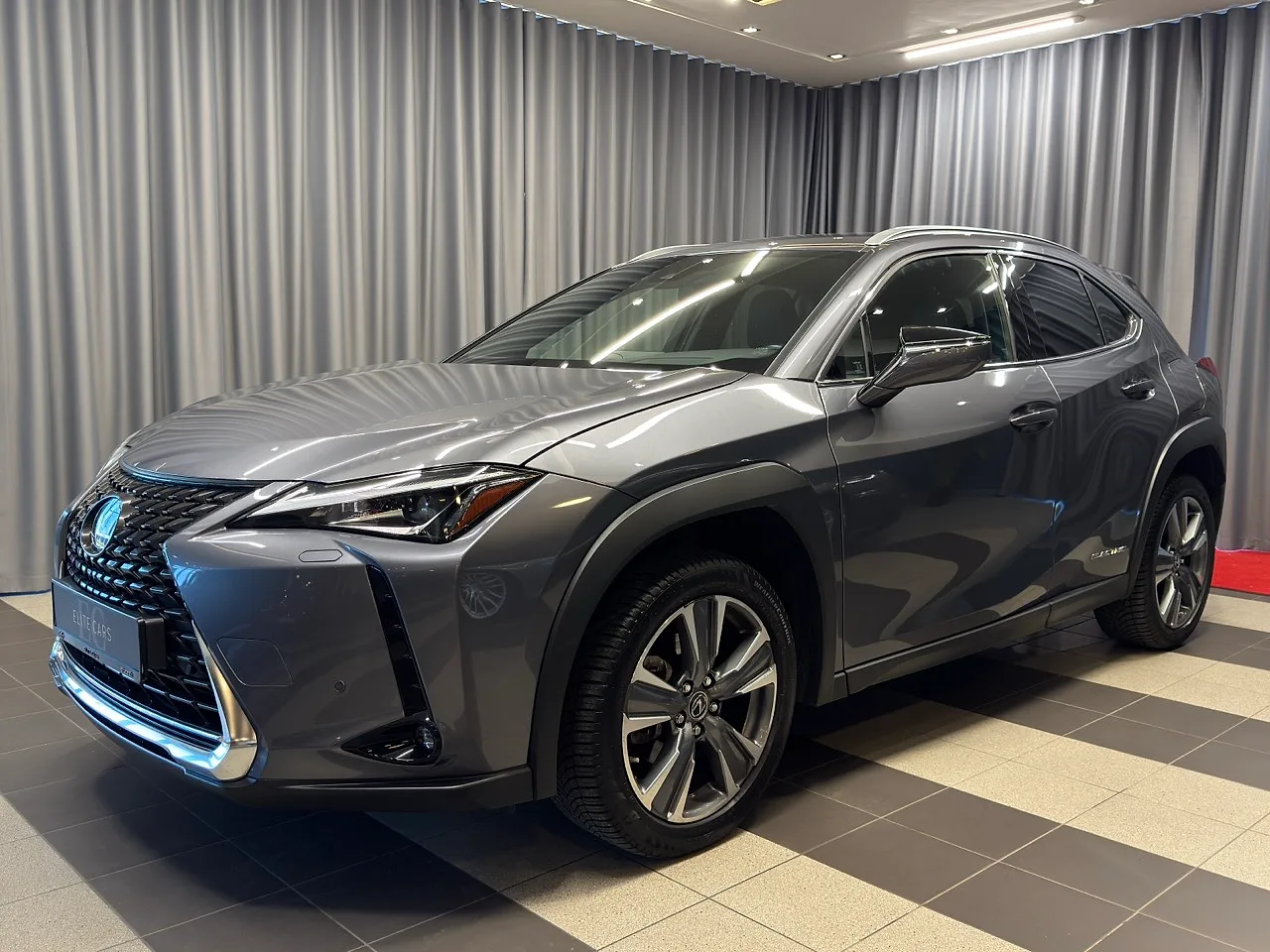 Lexus UX 300e, 2021. gads