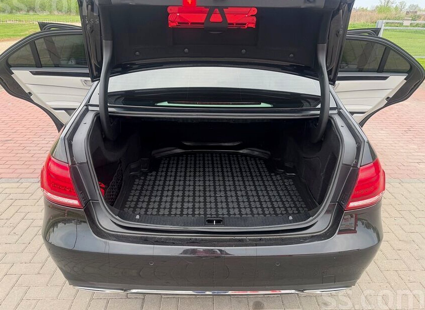 Mercedes-Benz E220 — foto 5