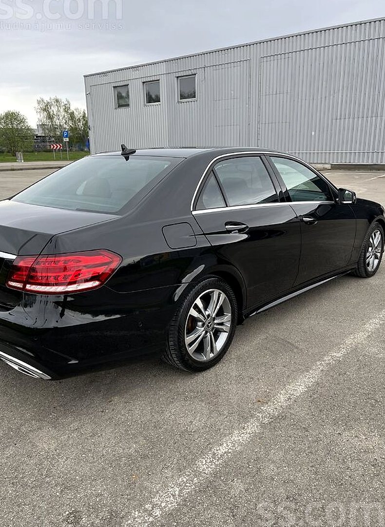 Mercedes-Benz E220 — foto 4