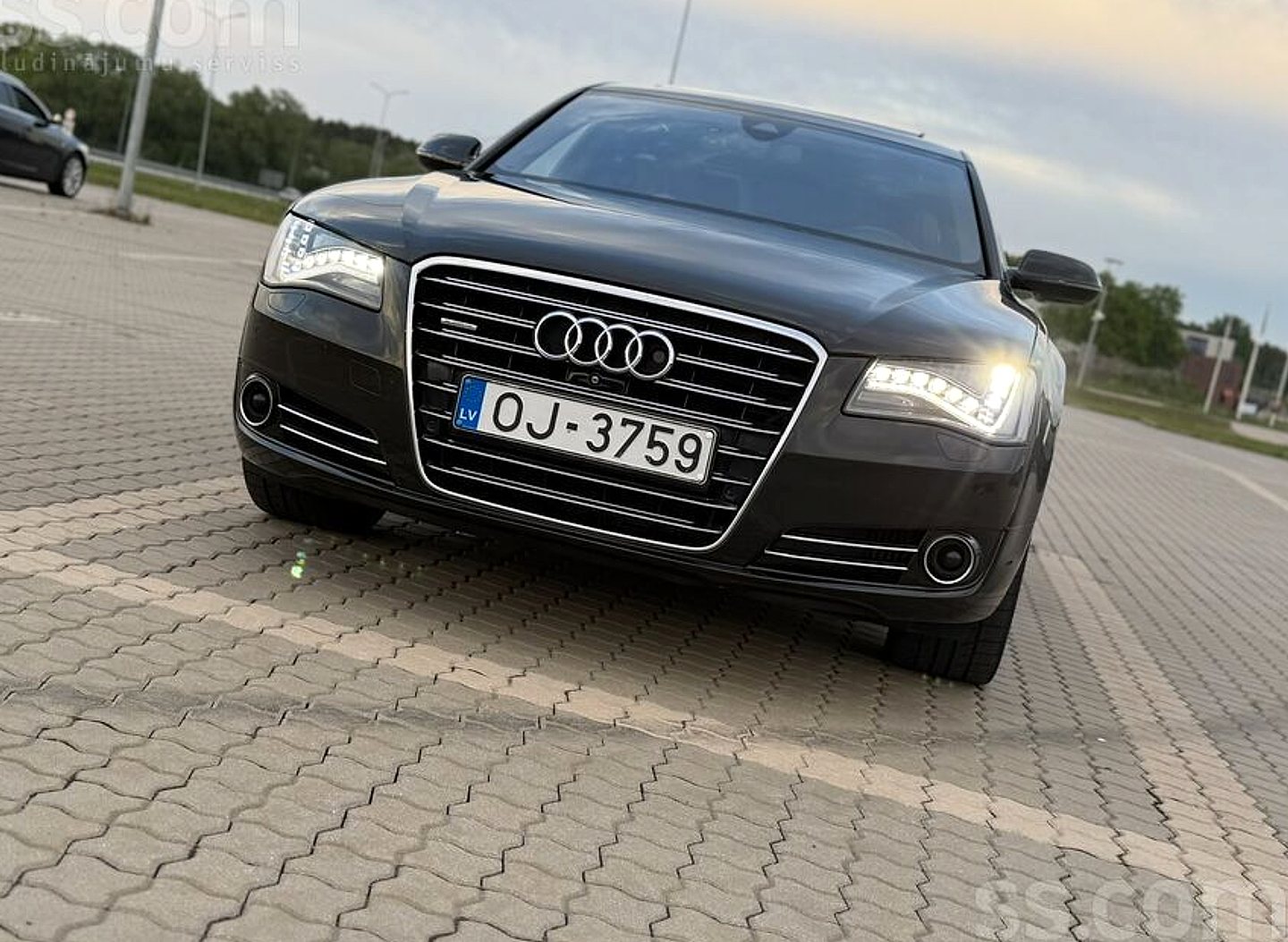 Audi A8, 2012. gads