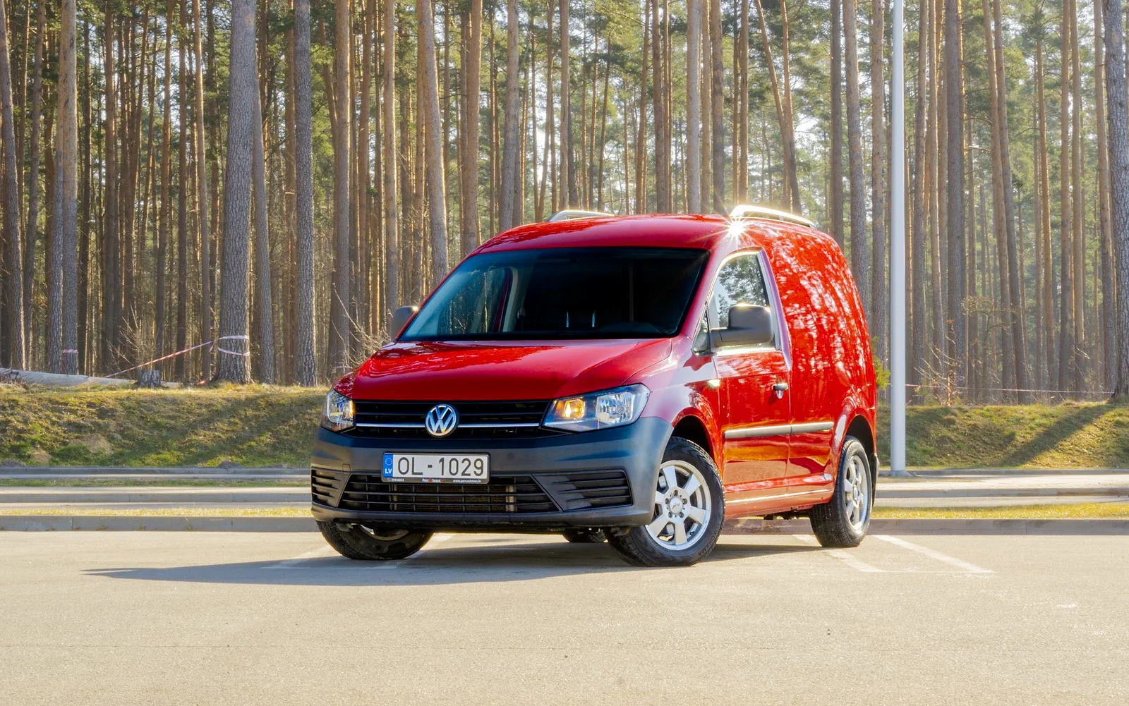 VW CADDY KRAVAS AR 2 SĒDVIETĀM, 2017. gads