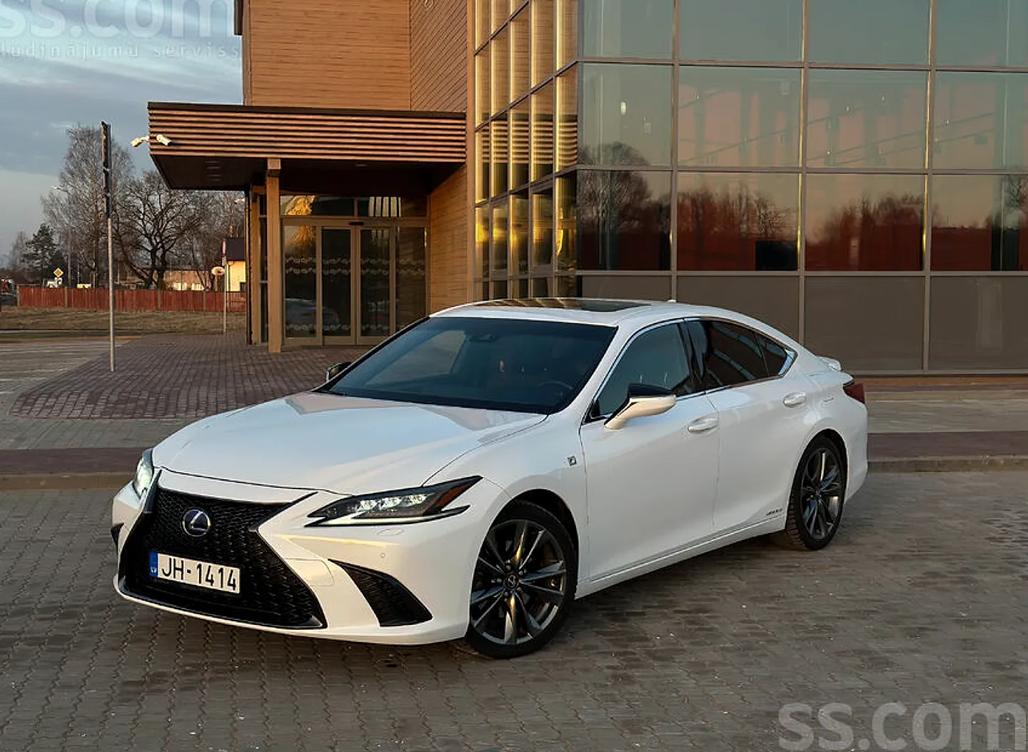 Lexus ES, 2019. gads