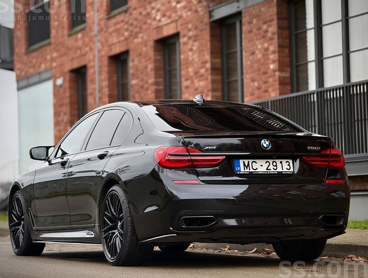 BMW 750 — foto 3