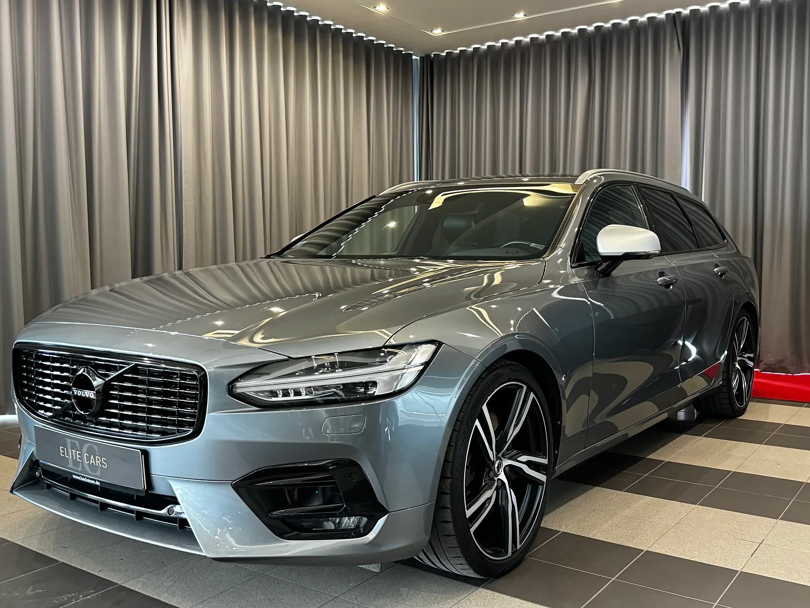 Volvo V90, 2017. gads
