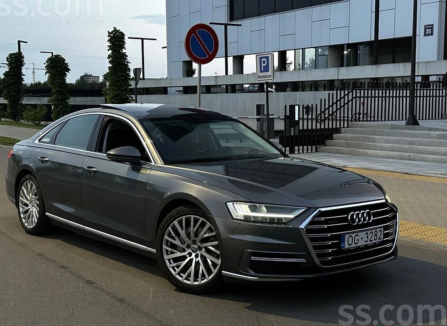Audi A8 — foto 2