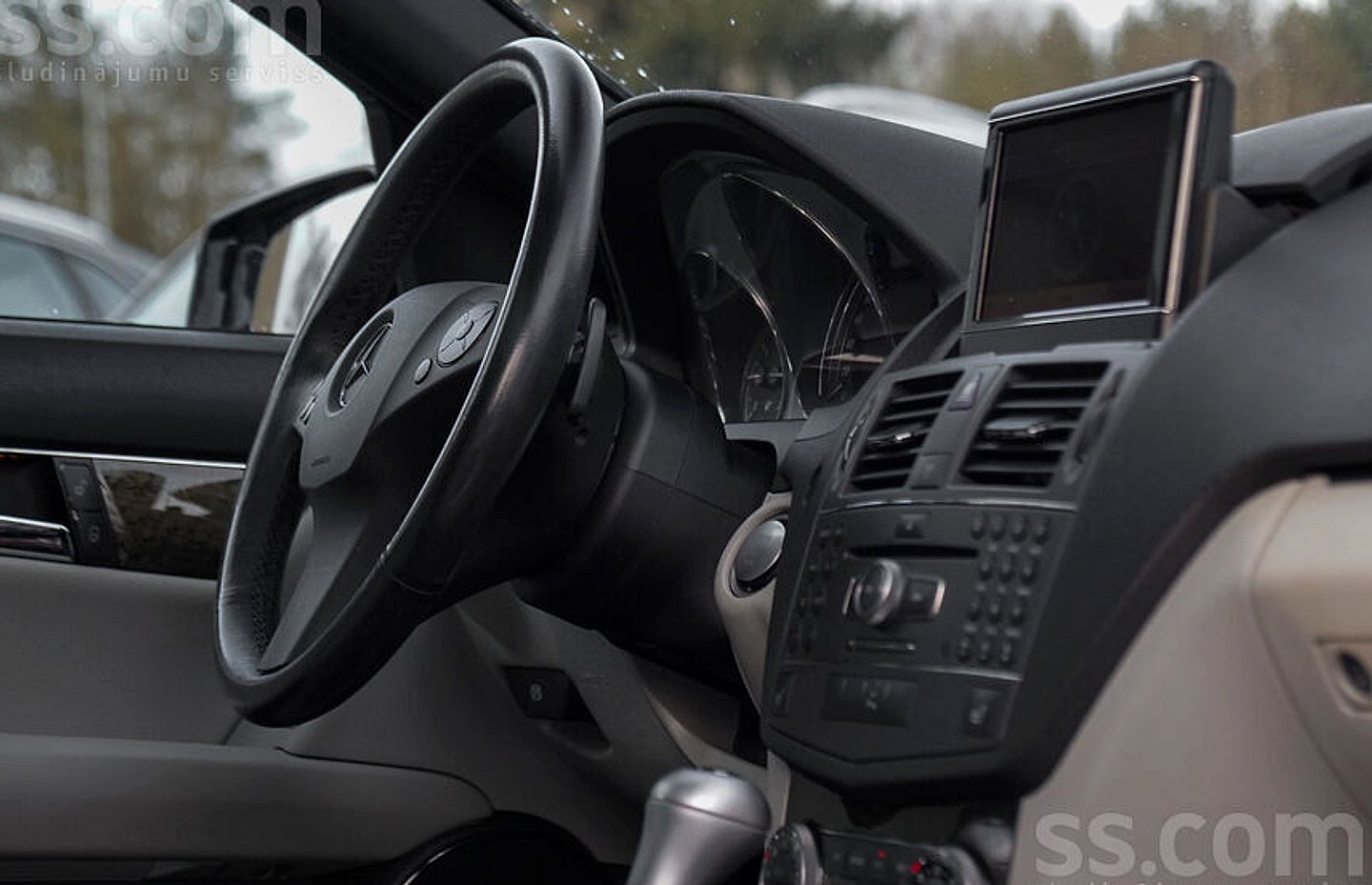 Mercedes-Benz C350 — foto 6