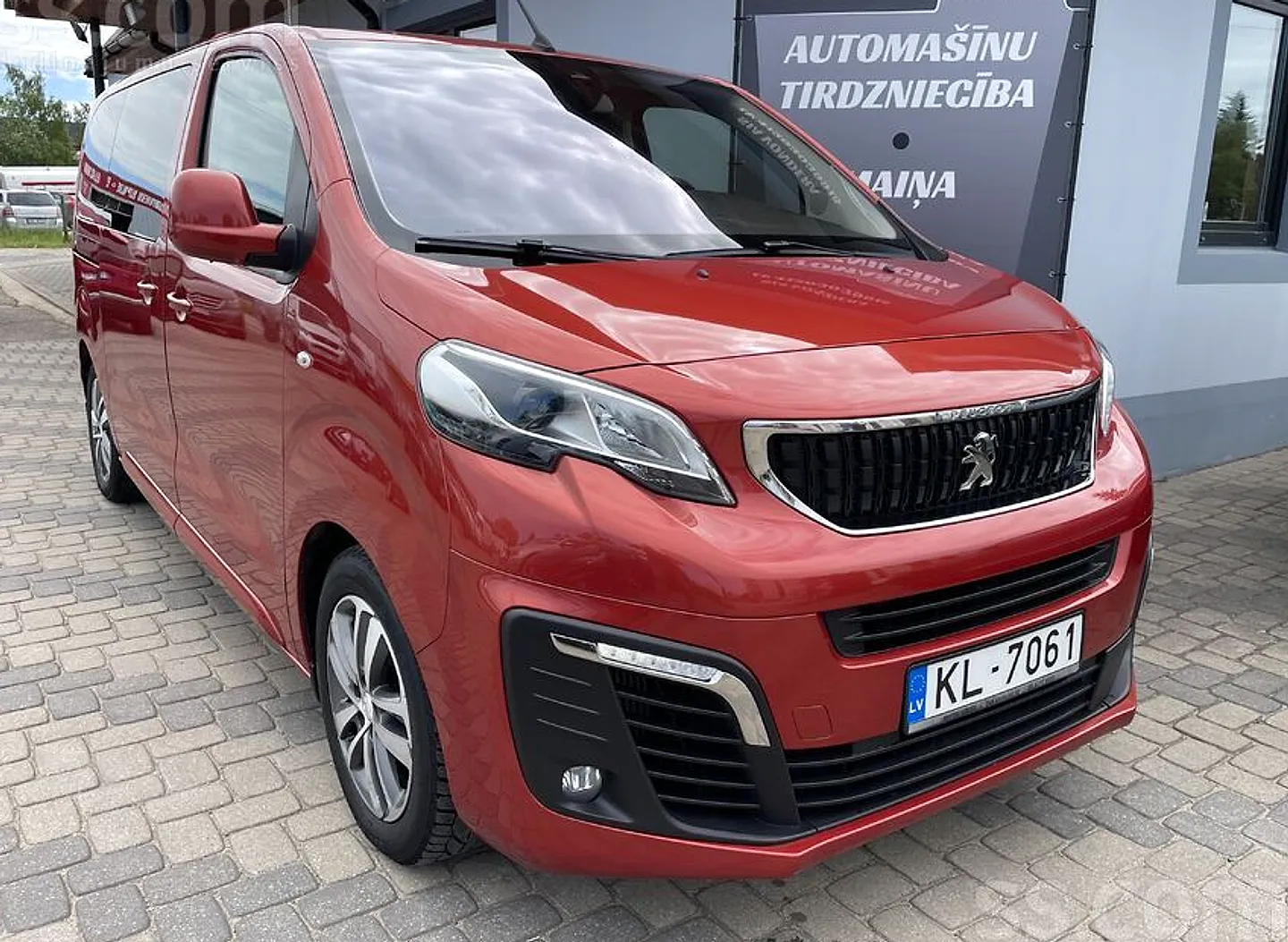 Peugeot Traveller, 2016. gads