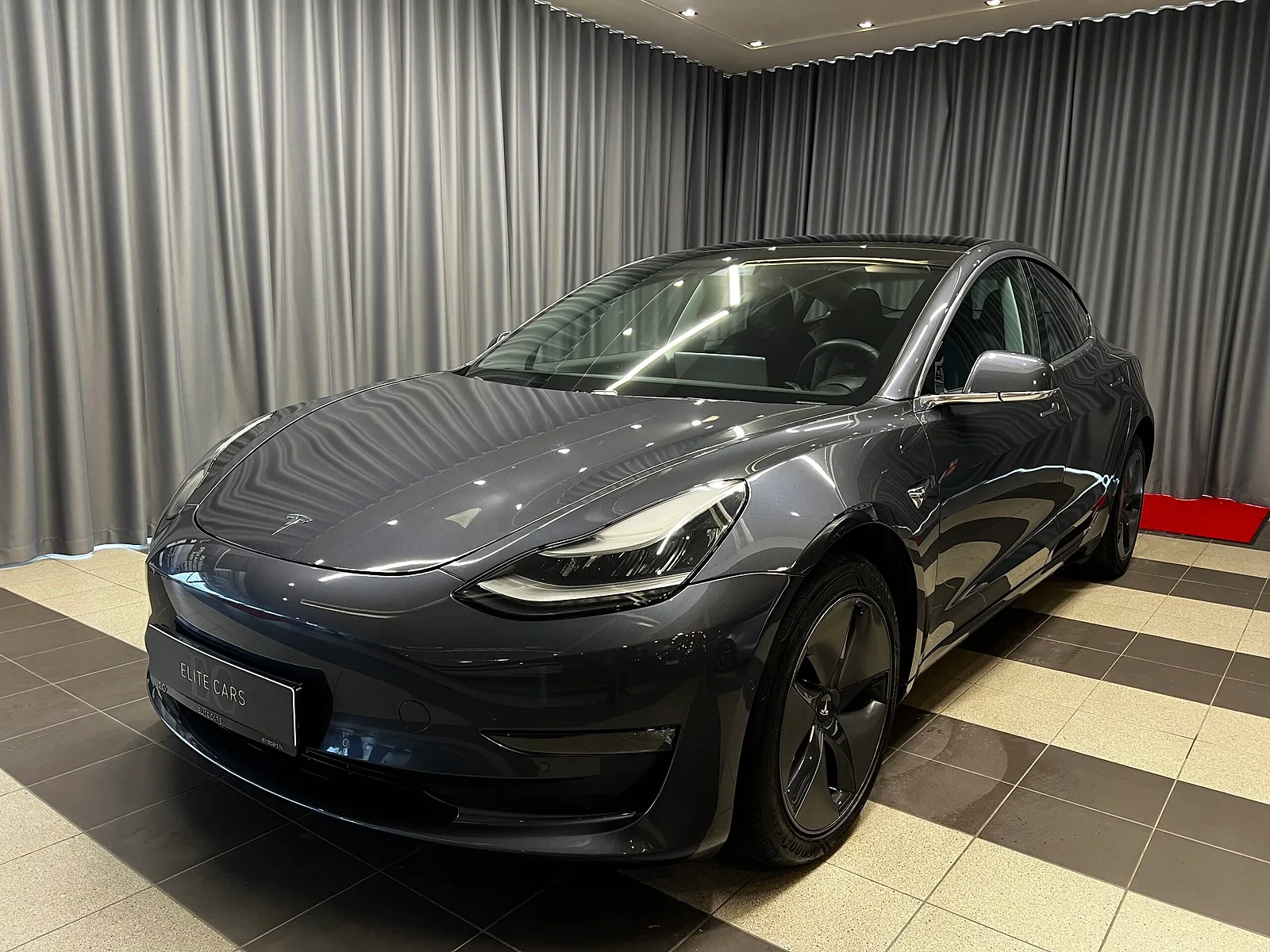 Tesla Model 3 AWD Long Range, 2019. gads
