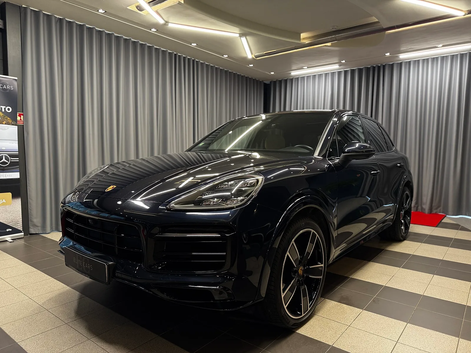 Porsche Cayenne, 2022. gads