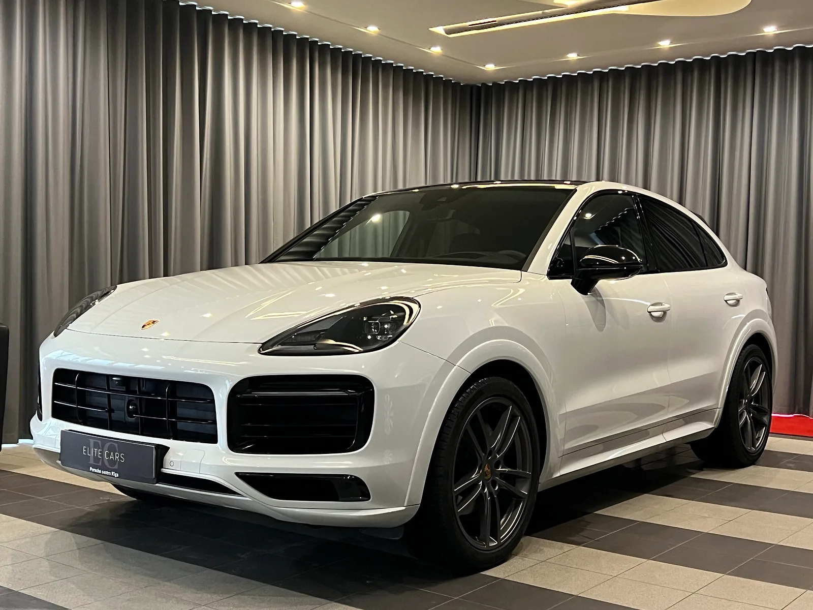 Porsche Cayenne Coupe Platinium Editon, 2023. gads