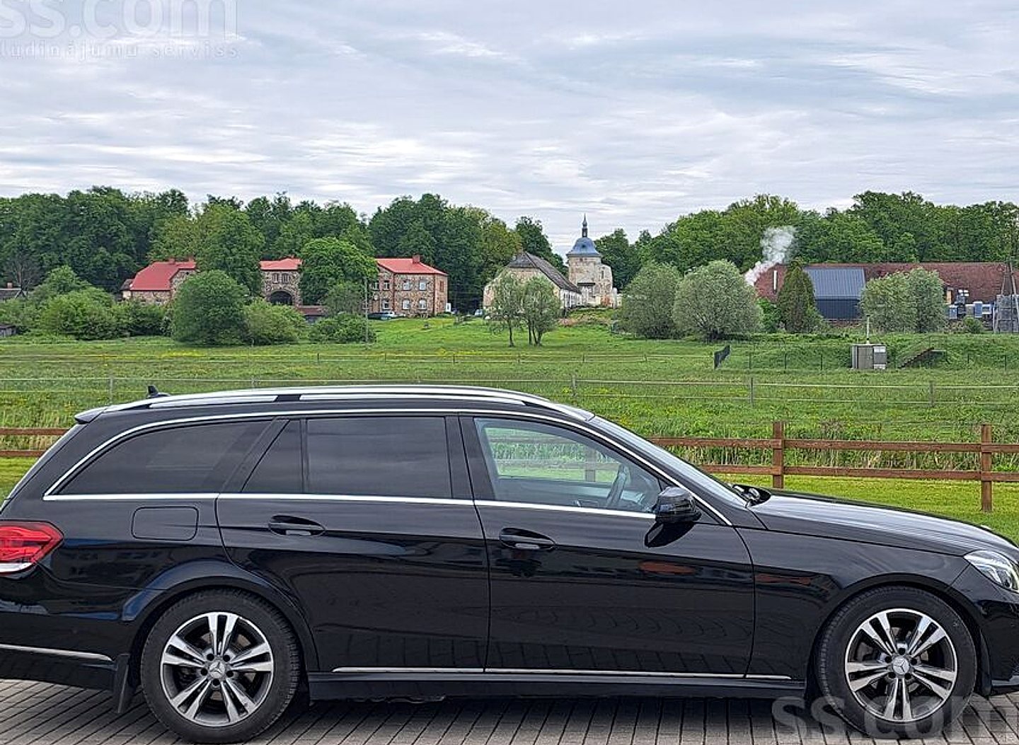 Mercedes-Benz E220 — foto 4