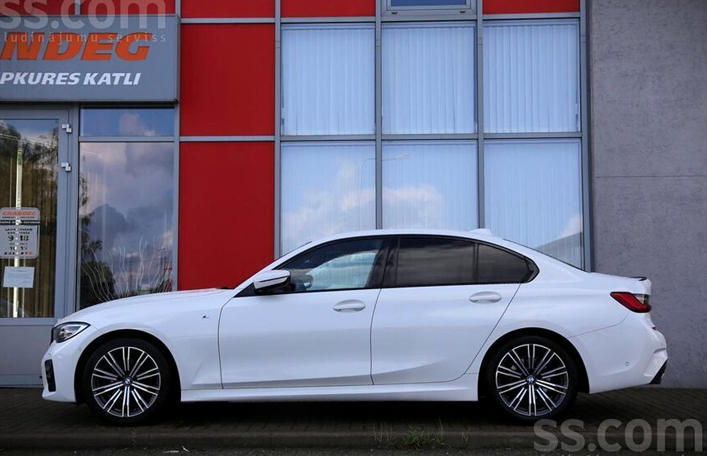 BMW 320 — foto 2