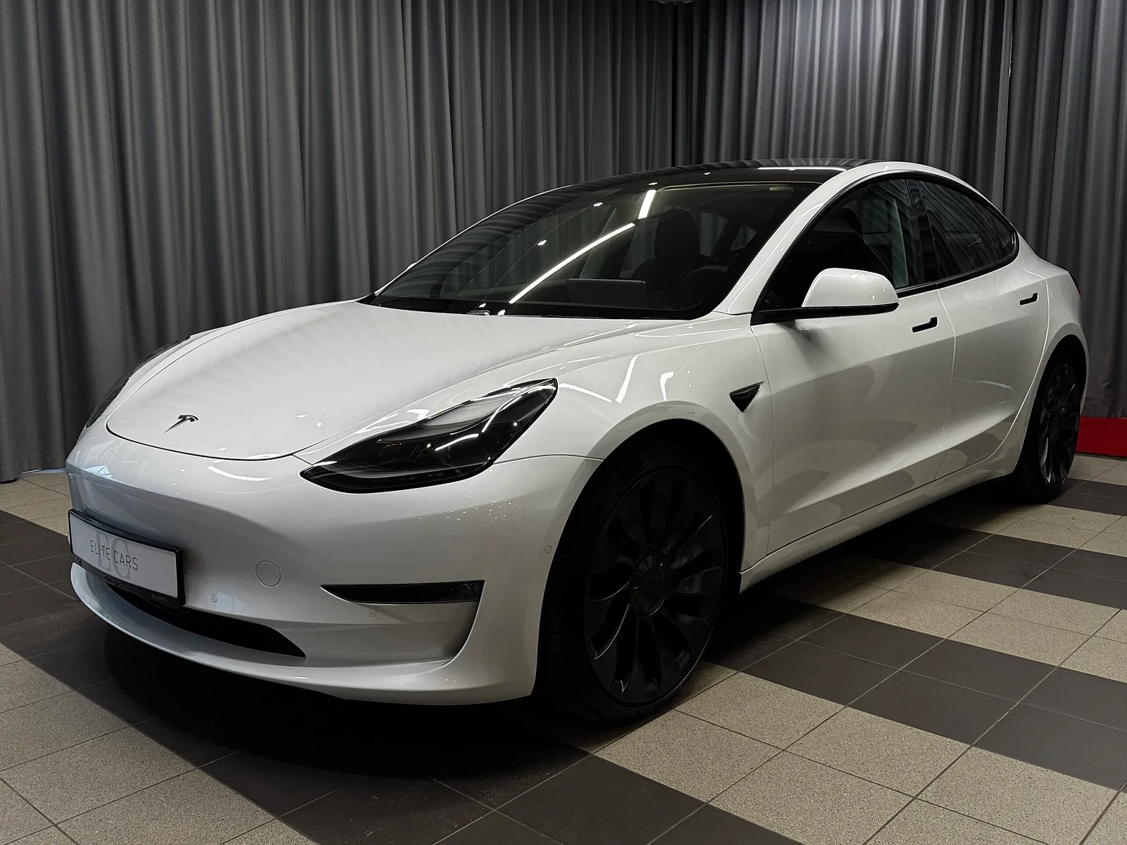 Tesla Model 3, 2021. gads