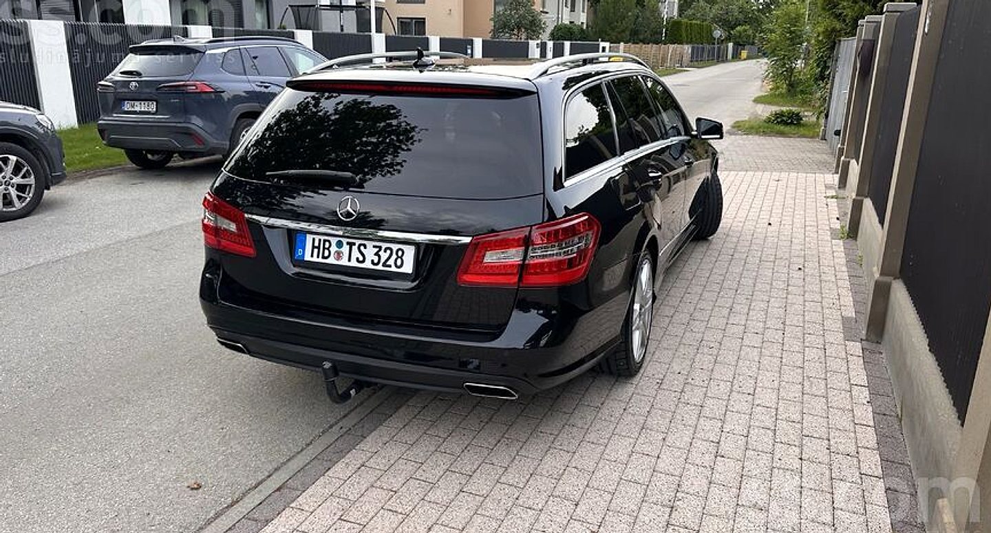 Mercedes-Benz E350 — foto 4