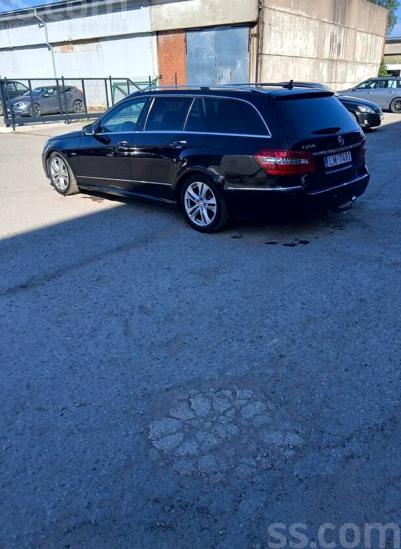 Mercedes-Benz E250 — foto 3