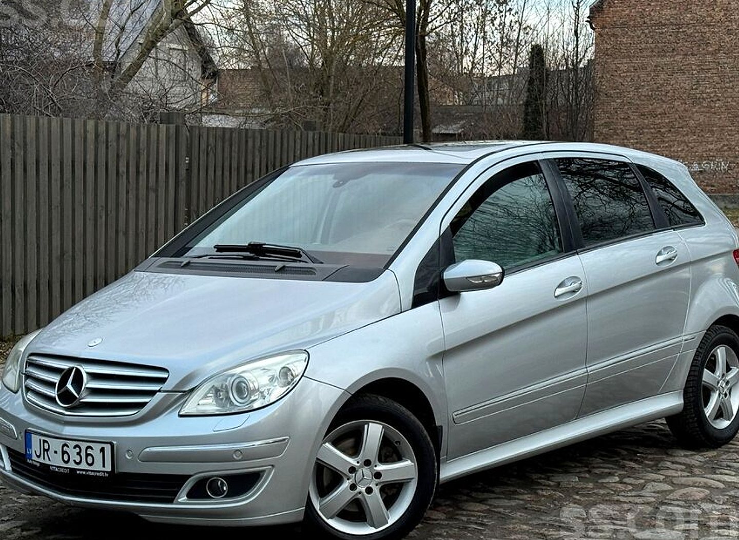 Mercedes-Benz B200 — foto 2
