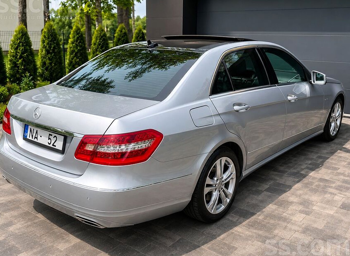 Mercedes-Benz E350 — foto 3