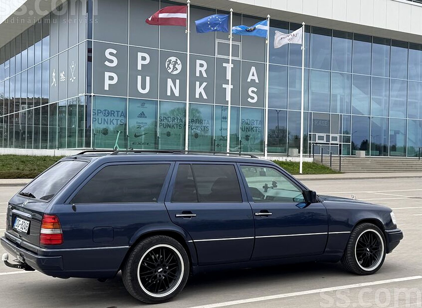 Mercedes-Benz E220 — foto 2