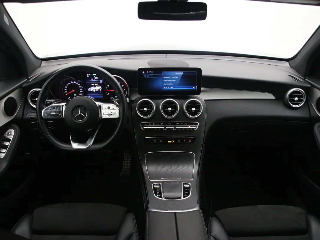 MERCEDES BENZ Glc200 — foto 3