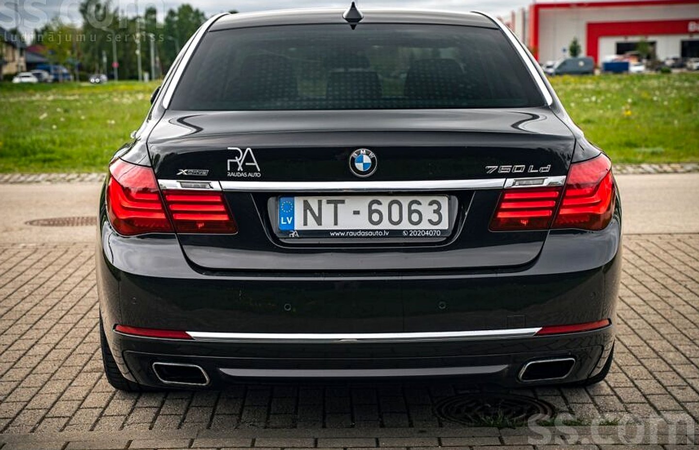 BMW 750 — foto 5