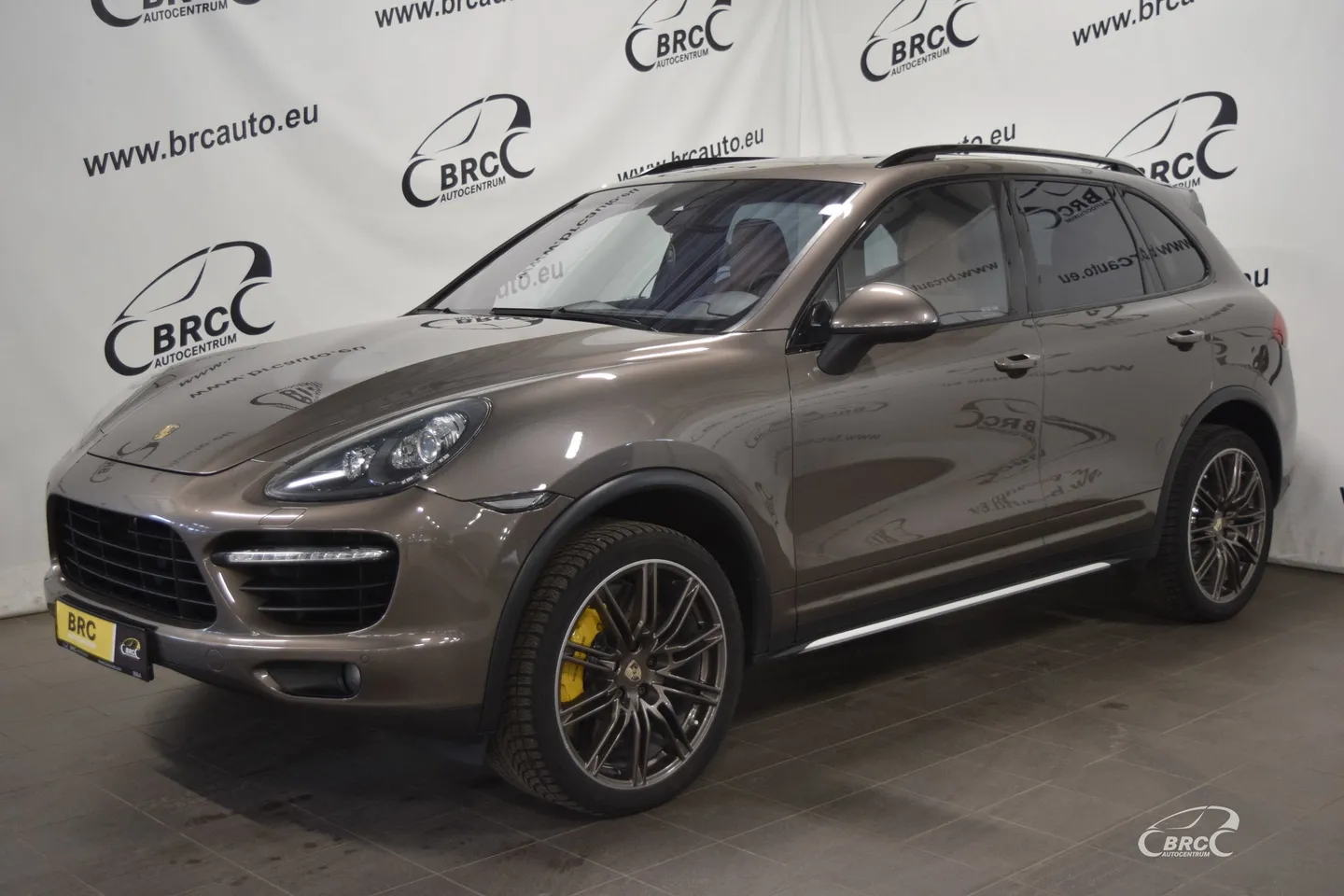 Porsche Cayenne, 2012. gads