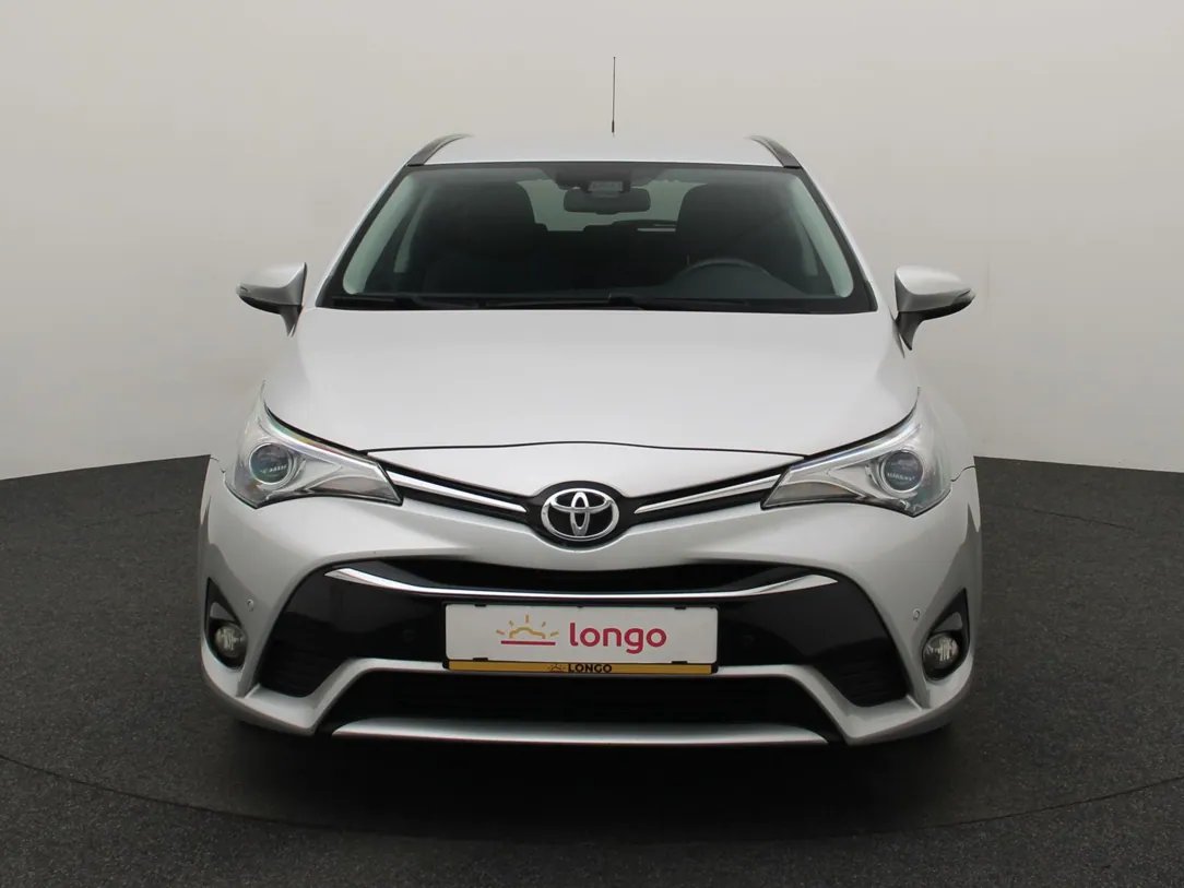 Toyota Avensis — foto 4