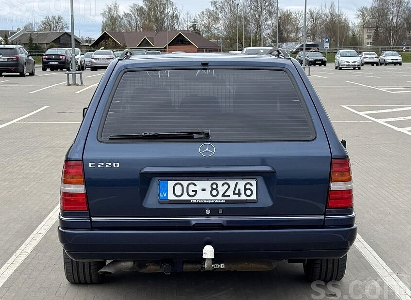 Mercedes-Benz E220 — foto 3