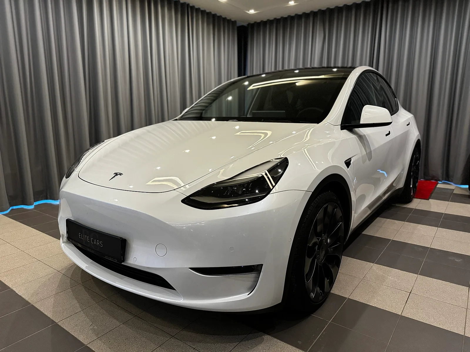 Tesla Y Performance AWD Autopilot, 2022. gads