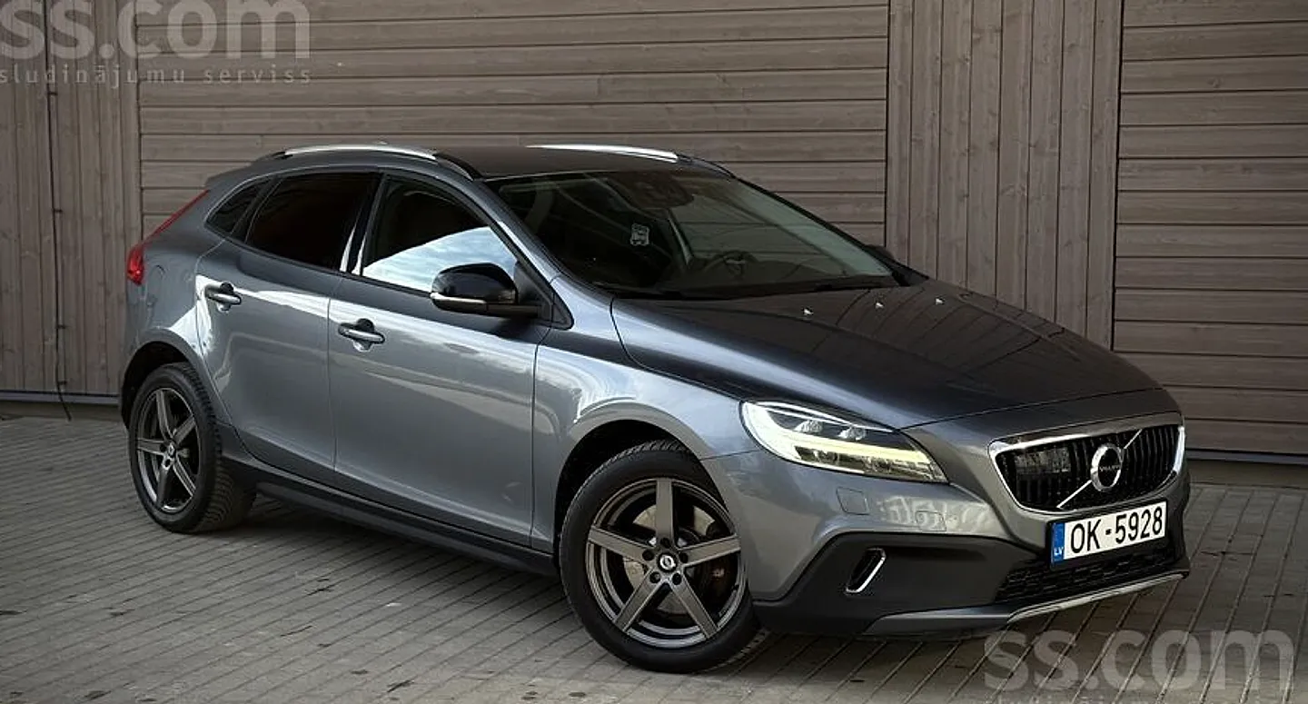 Volvo V40, 2017. gads