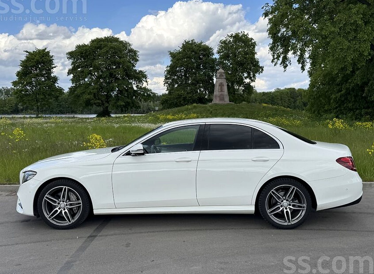Mercedes-Benz E220 — foto 4