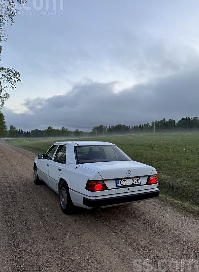 Mercedes-Benz E200 — foto 5