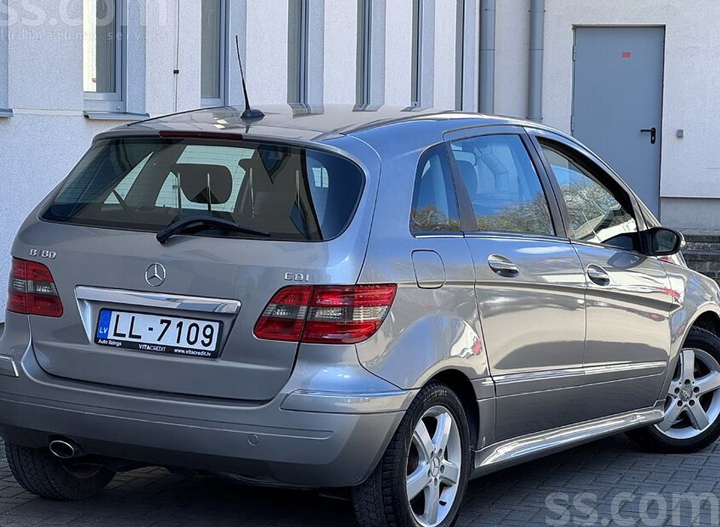 Mercedes-Benz B180 — foto 4