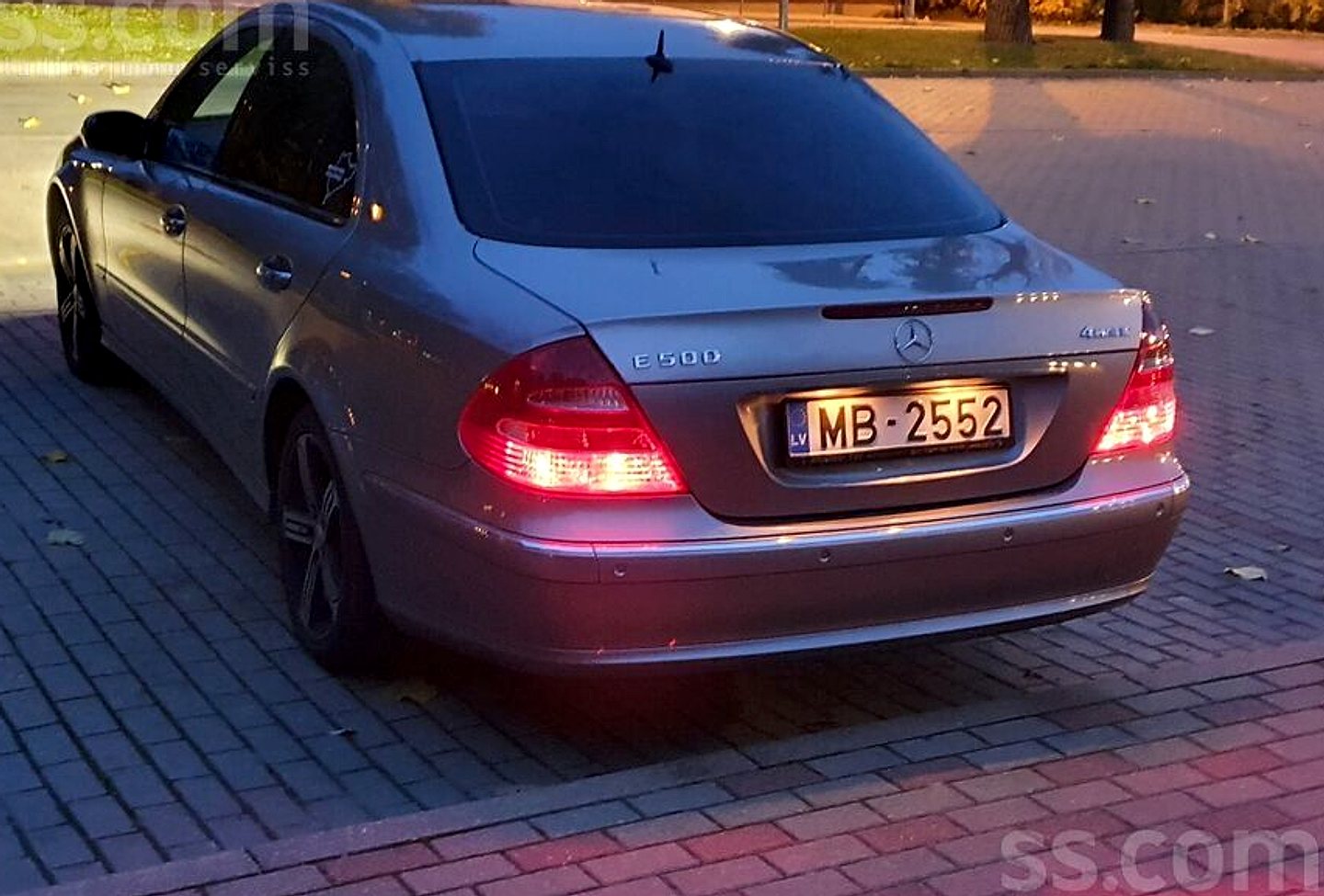 Mercedes-Benz E500 — foto 6