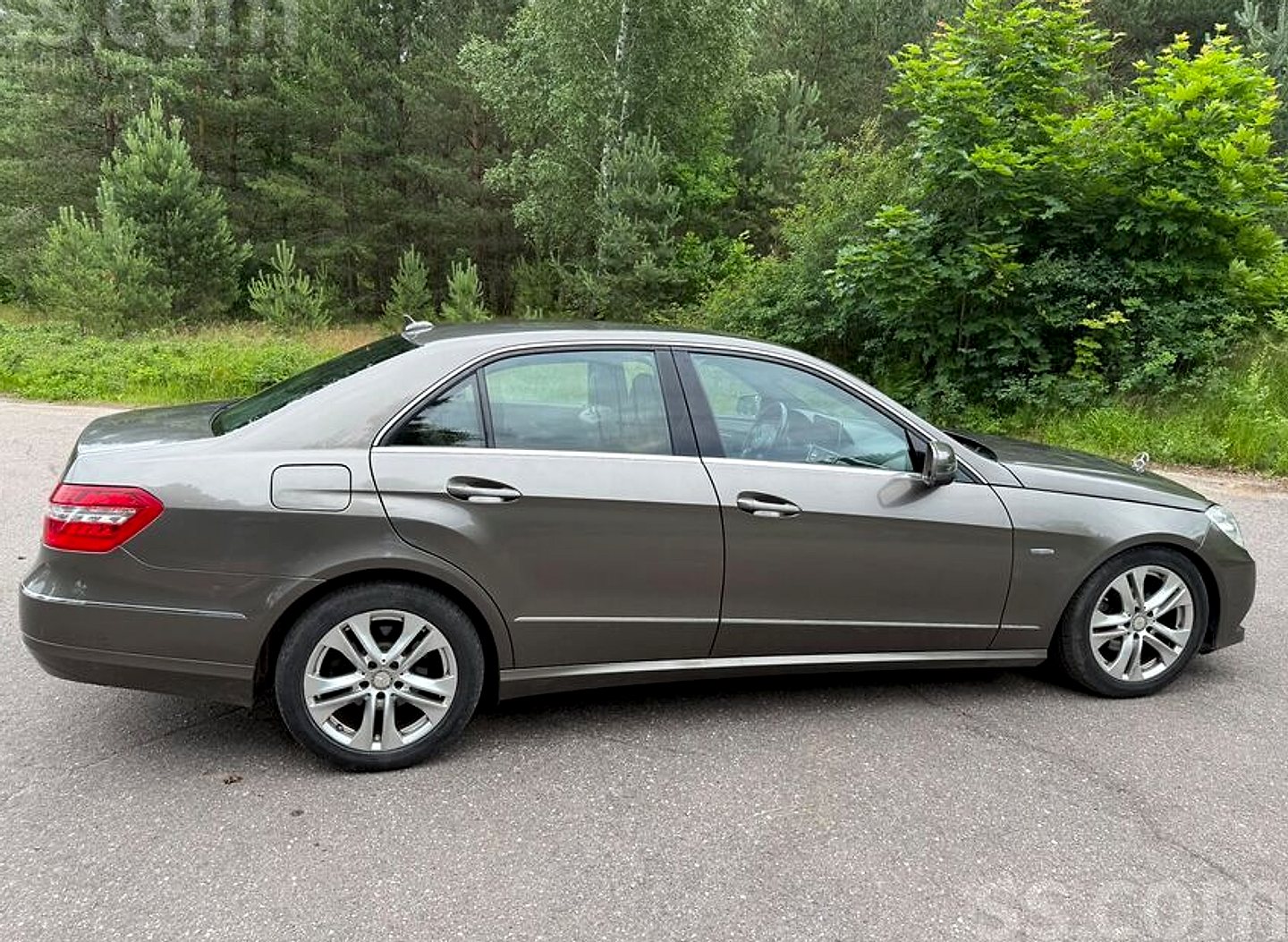 Mercedes-Benz E200 — foto 2