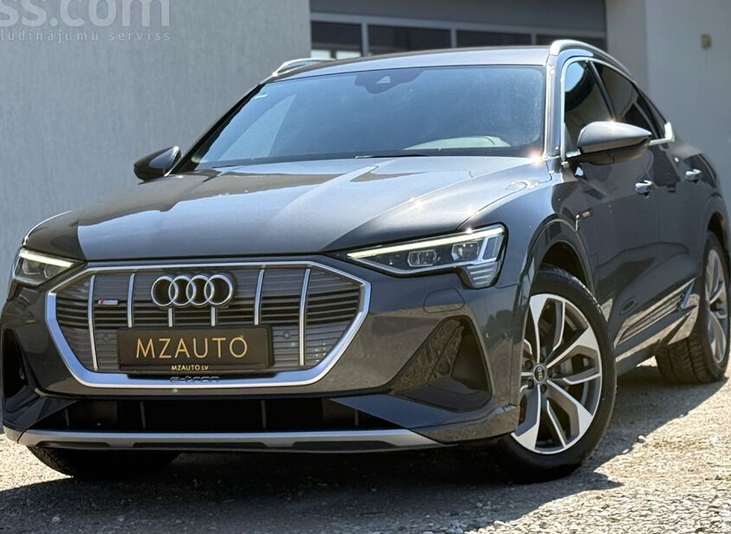 Audi E-tron — foto 2