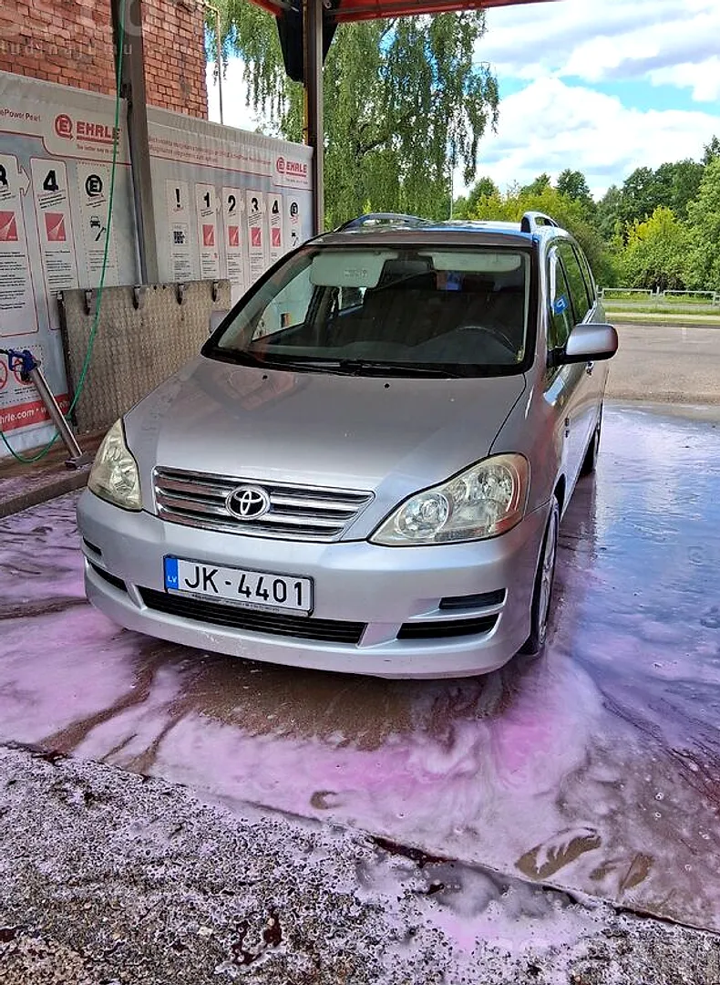 Toyota Avensis Verso, 2005. gads
